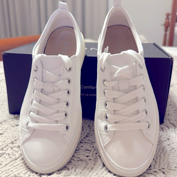 Vionic White Nappa Leather Sneaker with embossed details - Picture 9 of 13